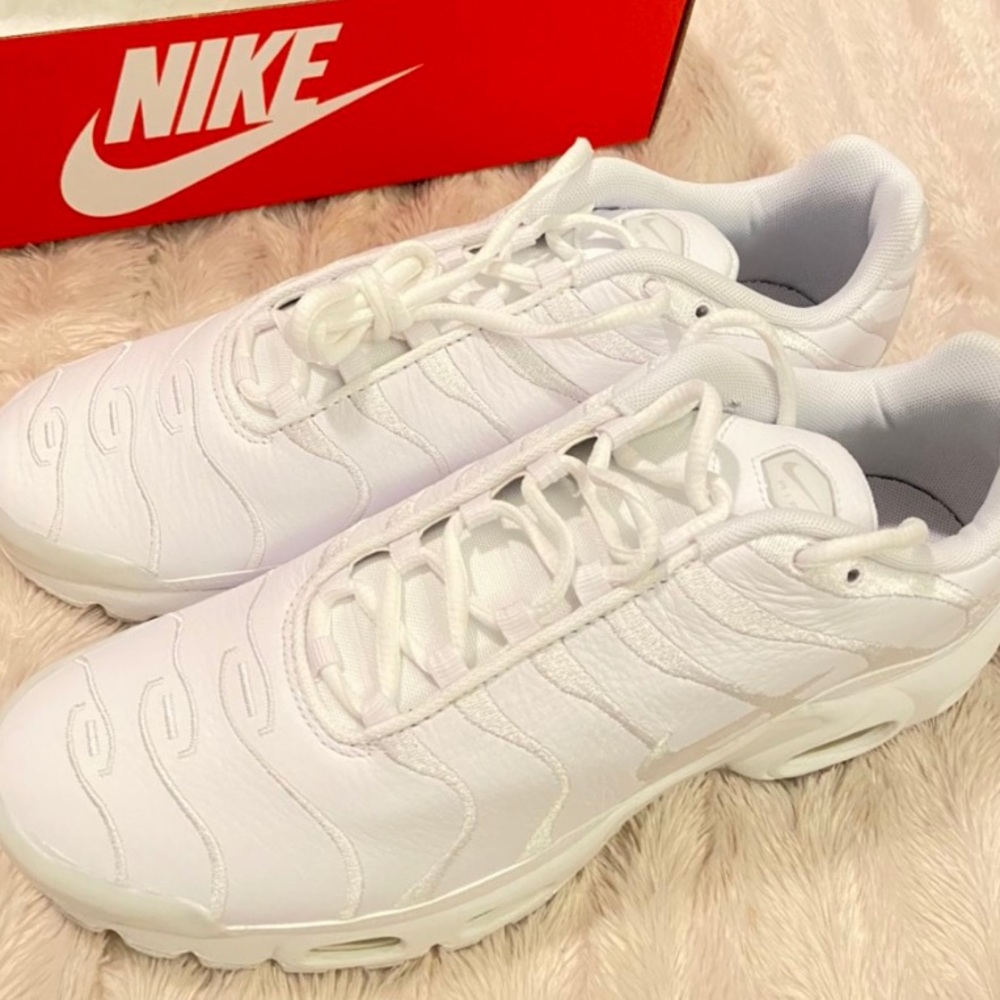 White Air Max Plus